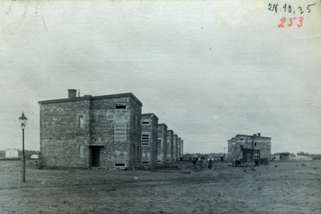 Budowa dom&oacute;w na Kozackich G&oacute;rach, AP Toruń, WB, sygn. 3083